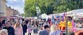 Upprörda röster när kommunen kräver marknadsdagar på pengar