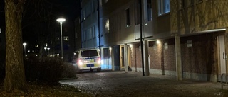 Person påträffad svårt misshandlad i bostad