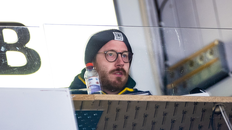 Emil Georgsson blir kvar som sportchef i Södertälje till minst 2025.