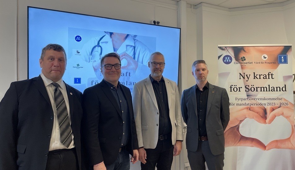 På måndagen presenterade Region Sörmlands minoritetsstyre sin krisbudget för åren 2024 till 2026. Från vänster: Mattias Claesson (C), Lars Lundqvist (KD), Tomas Bodin (VfP) och Christoffer Öqvist (M). 