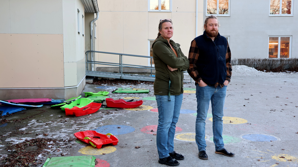 Ina Stenberg och Gustav Jemt Gardell ringde direkt in från rasten för att prata med barnen sedan höga smällar fått flera att tro att kriget kommit till Gotland. 