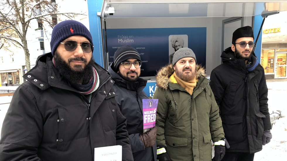 Från vänster ser vi imamerna Rizwan Afzal från Luleå,  Kashif Virk, från Stockholm, Agha Khan från Göteborg och  Musab Rashid från Malmö.