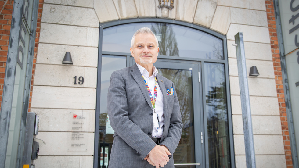 Regiondirektör Stefan Hollmark anser att det finns brister i regionens regler för tjänsteresor är otydliga och vill att rutiner och styrdokument ses över.