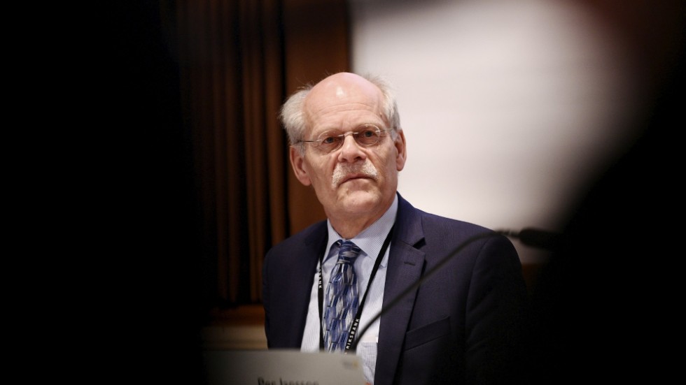 Riksbankschef Stefan Ingves avråder från att skruva i amorteringskravet nu.