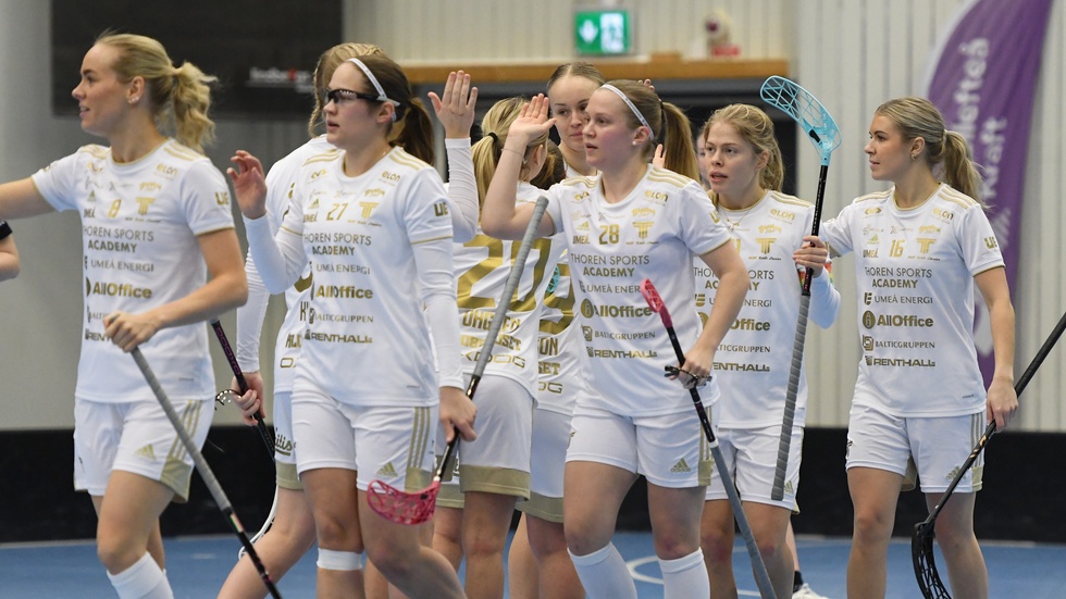 Thorengruppen kom, sågs och segrade i Balderhallen. Världens bästa lag vann med 21–1 inför storpubllik.