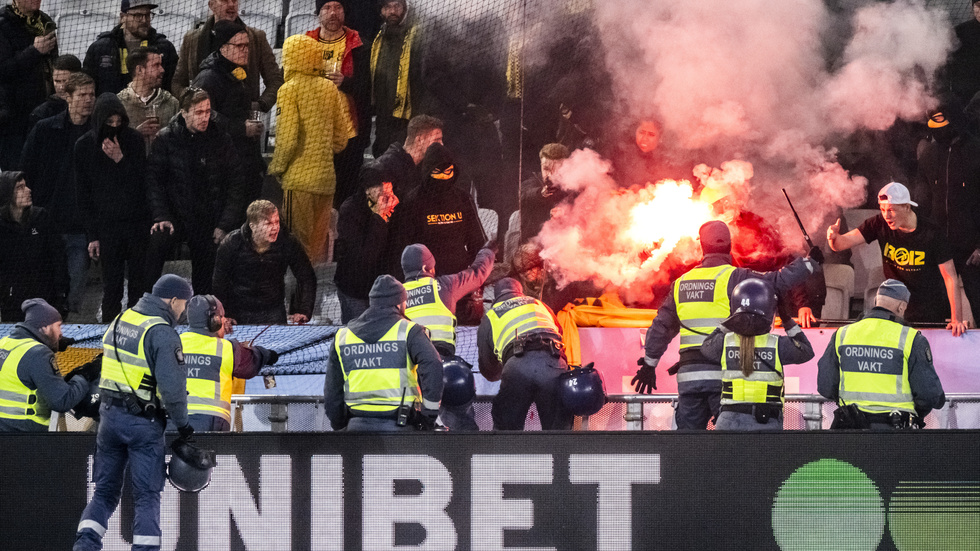 Läktarbråk under allsvenska guldmatchen mellan Malmö FF och IF Elfsborg. Arkivbild.