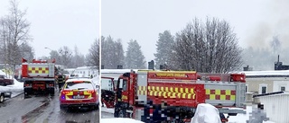 Brand i radhus – efterbevakning hela natten: ”Stora brandskador”