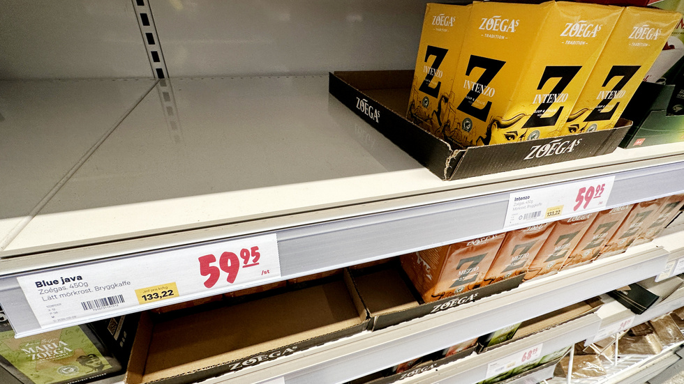 "Nestlé har genomfört orimliga prishöjningar, därför har vi plockat bort delar av deras sortiment", berättar Rebecca Wictor, pr- och kommunikationsansvarig på City gross, om att flera sorter av Zoégas kommer att försvinna.
