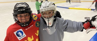 BILDEXTRA: Hockeyskola i sommarvärmen: "Roligt att vara på isen"