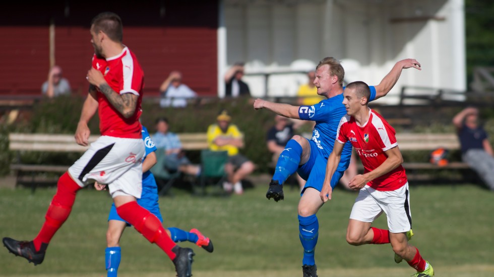 Mikael Sonesson klippte till och satte LSW:s mål när de spelade oavgjort 1-1 borta mot Sturefors i division 4-premiären. 