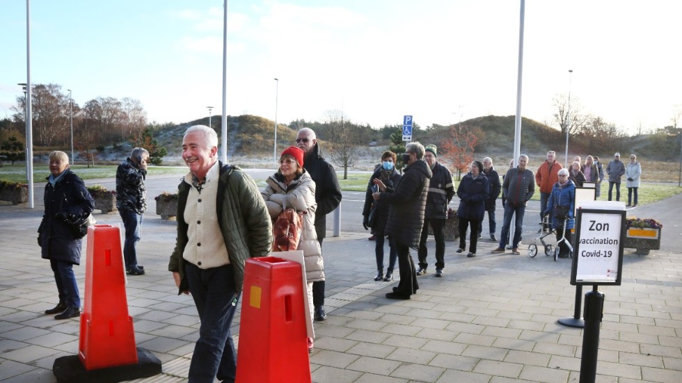 Under en tid har det varit långa köer utanför öns enda drop in-mottagning i Ica Maxi Arena.