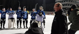 TV: Se Siriusspelarnas segersång med supportrarna