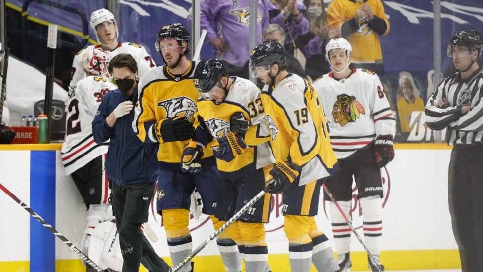 Viktor Arvidsson fick ledas av isen i lördagens möte med Chicago Blackhawks.