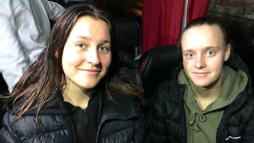 Tilda Johansson och Emmy Helander lämnar Kågedalen för spel i Gamla Stan.