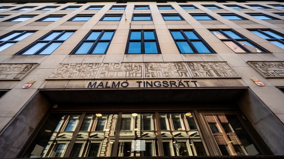 Malmö tingsrätt dömer en 64-årig man till åtta års fängelse för bland annat 25 barnvåldtäkter och 22 grova sexuella övergrepp mot barn. Arkivbild.