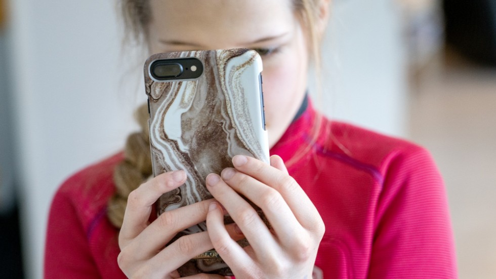 Låt oss tillsammans tänka till en extra gång den här ledigheten över hur vi hanterar våra sociala medier i våra mobiltelefoner. 