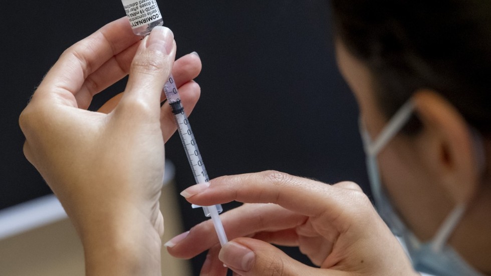 Nya smittade patienter upptäcktes under helgen, samtidigt som vaccinerade ökade.