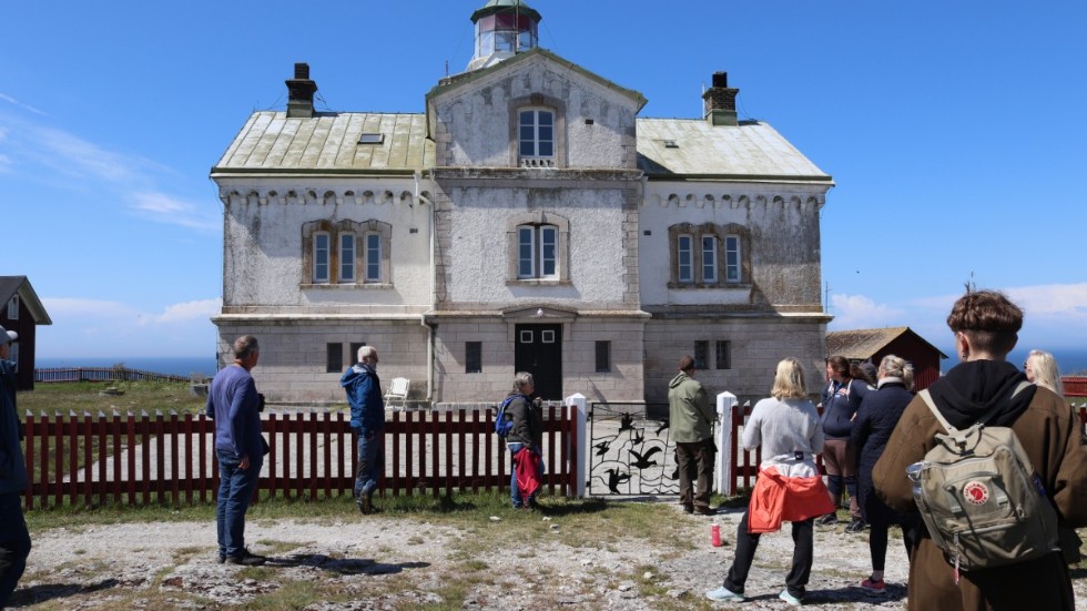 Sedan den 7 maj är besökarna välkomna ut till Stora Karlsö igen. Det är dock begränsningar i antalet passagerare på båten och det erbjuds inte lika många bäddar i de olika boendena.