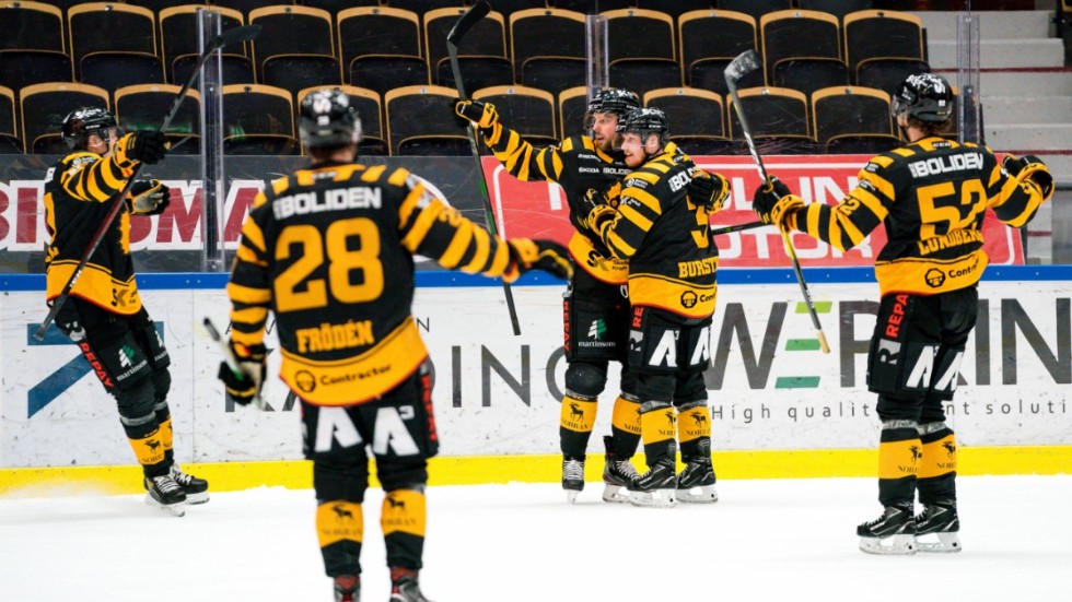 Joakim Lindström jublar efter 4–1. AIK har reducerat i årets semifinalserie.