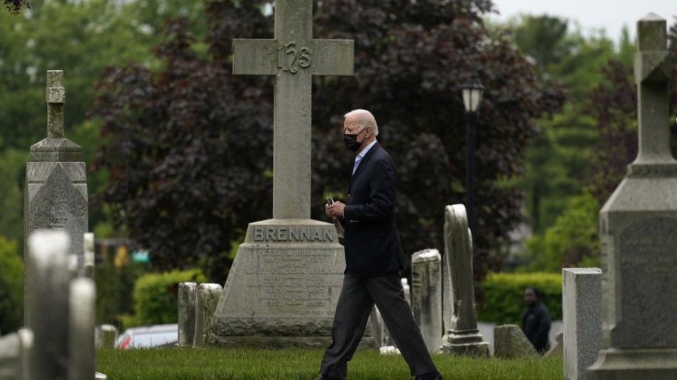Joe Biden på väg från ett gudstjänstbesök i den katolska kyrkan St Joseph on the Brandywine i Wilmington, Delaware, den 16 maj.