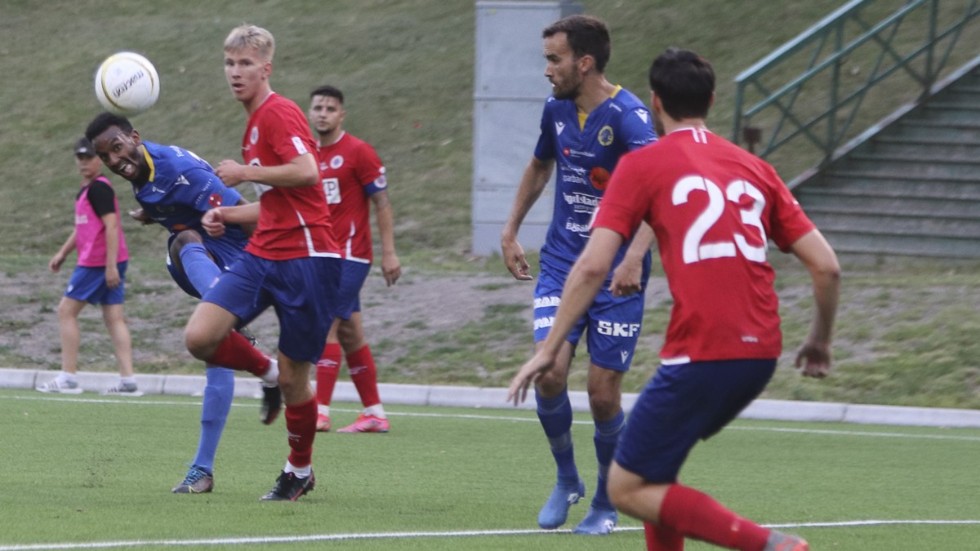 Brhane Samson Mesfuns höger var exakt och välplacerad i krysset. Det var reducerat, men med kvarten kvar fick David Strömgren sitt andra gula kort och blev utvisad. Ett av många märkliga domslut som gick emot VFC i förlustmatchen mot Karlslund.
