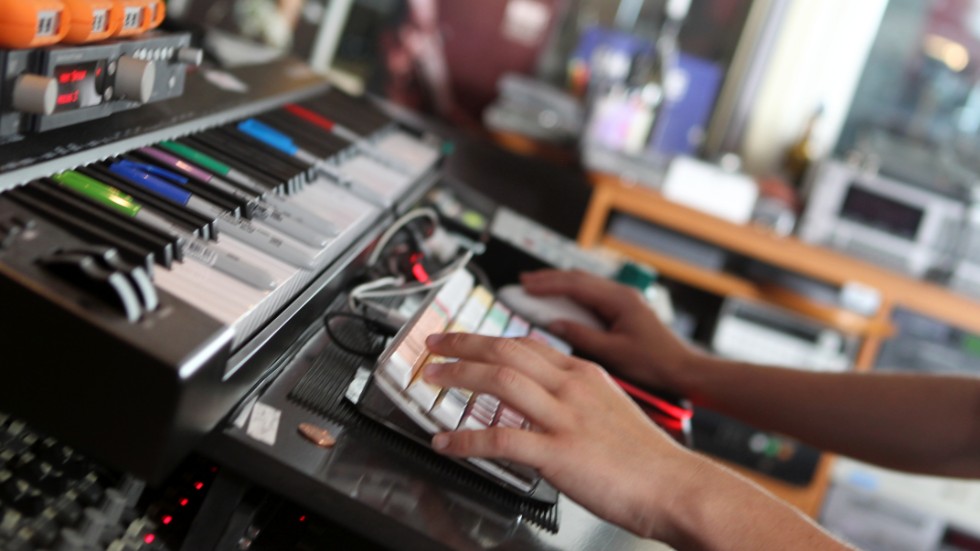 På sikt vill Lino kunna ta sig upp på scenen som DJ till hiphopartister. 