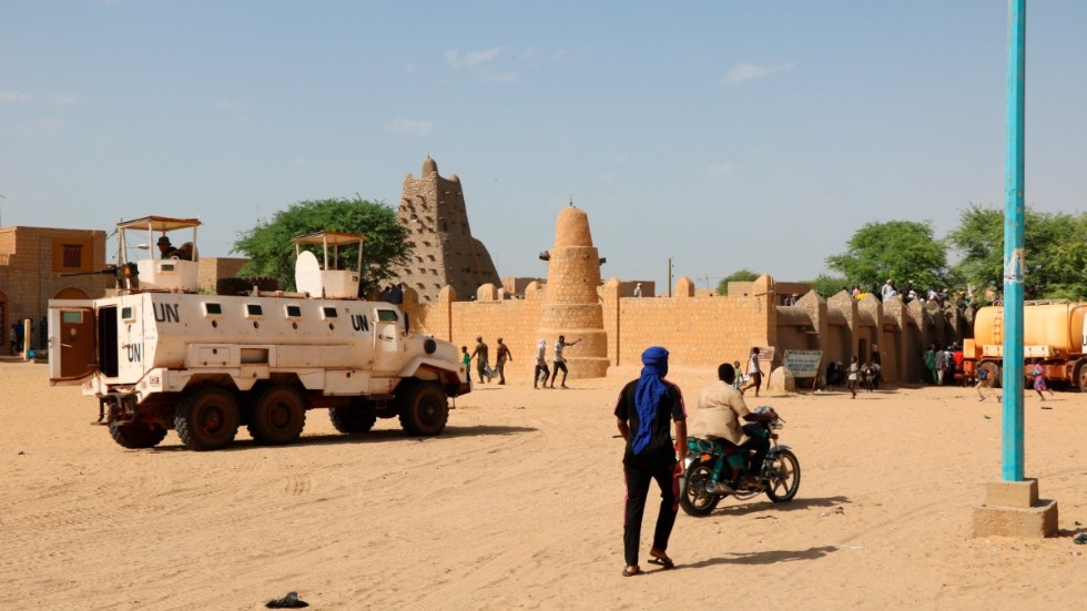 Fredsbevarande FN-styrkor patrullerar i Timbuktu i september i år. Franska styrkor har efter nio år nu lämnat staden.