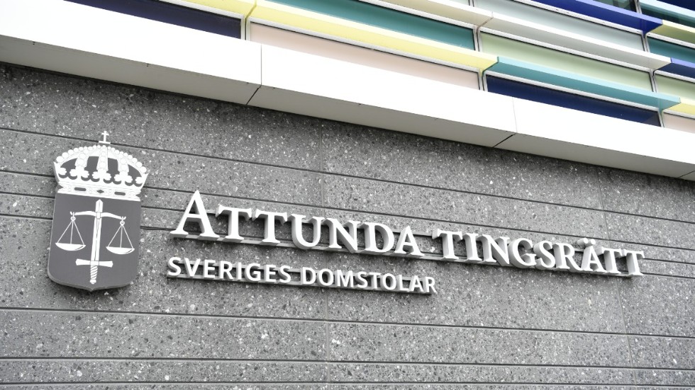 Kvinnan jobbade på Attunda tingsrätt och har suttit häktad sedan september misstänkt för att ha spridit sekretessbelagd information. Arkivbild.