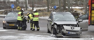 Två personer till sjukhus efter krock i Nyköping