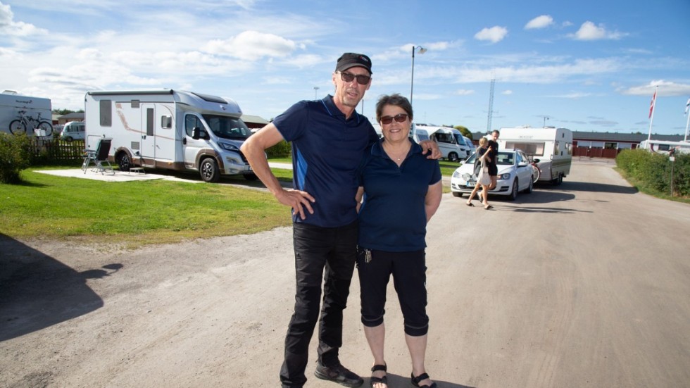 "I sommar har vi kunnat samla i ladorna för det vi förlorade under pandemiåren", säger Tomas och Karin Lindbäck, ägare av Västra kajens camping.