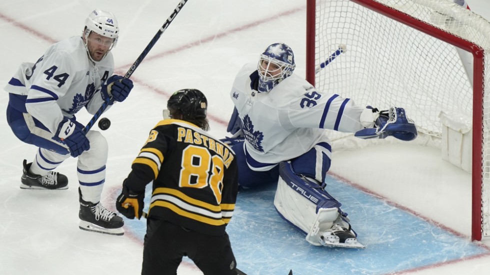 Toronto tog poäng mot Boston, vilket tillsammans med Tampa Bays förlust innebar att Toronto får fördelen av hemmais när slutspelet inleds.