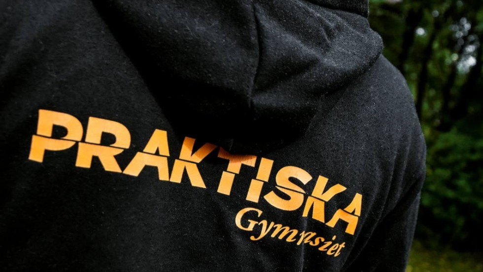 Praktiska gymnasiets rektor anställde i maj månad i år huvudlärarens fru. En rekrytering som skolchef Joakim Ekenberg anser är korrekt.