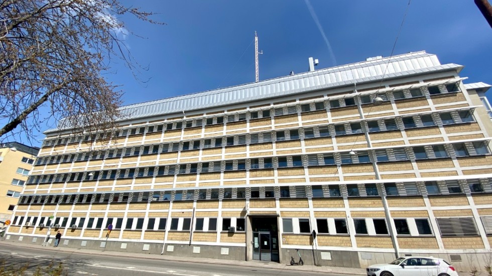 Den dråpmisstänkte mannen har fått lämna arressten på polisstationen i Eskilstuna under fredagseftermiddagen.