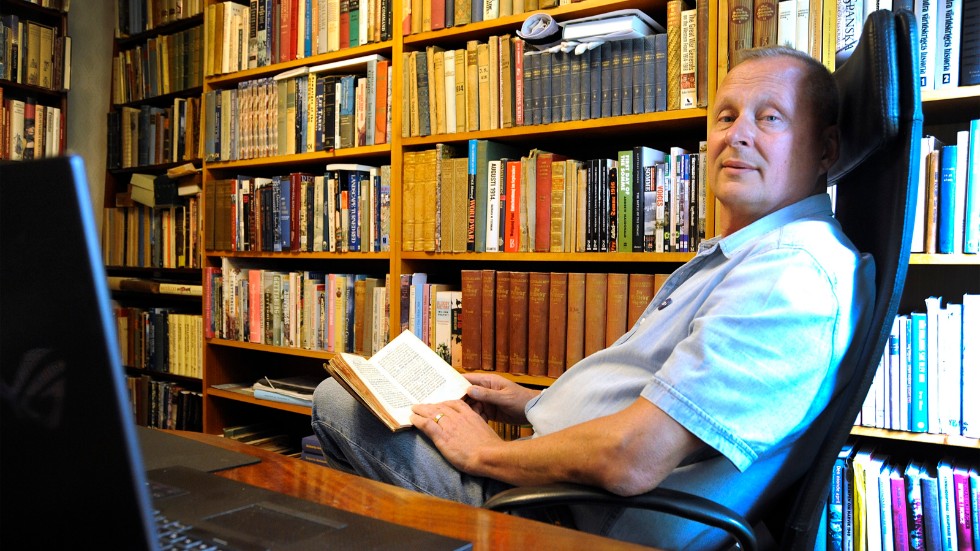 Sverigedemokraternas förstanamn, Lars Wistedt, gillar att läsa och har byggt upp ett stort bibliotek där 99 procent av böckerna är historiska skildringar. 