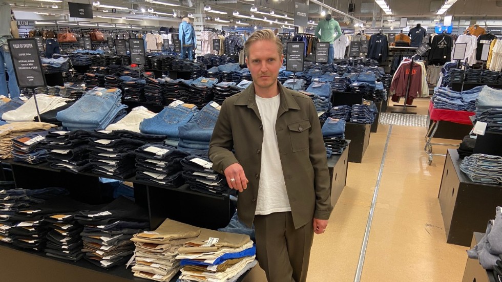John Nilsson Herrmann, vd på Vingåkers factory outlet, berättar om stölderna. 