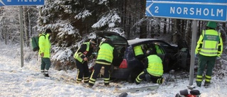 Två bilar krockade på länsväg 215