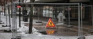 Vattenledning har sprungit läck i centrum