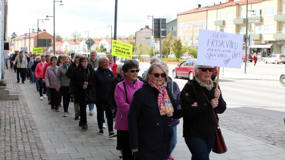 Protesterna hjälpte. De rödgröna och SD räddade hälsocentret. Alliansen tycker att de berörda  kan fixa sin träning utan hjälp av kommunen.