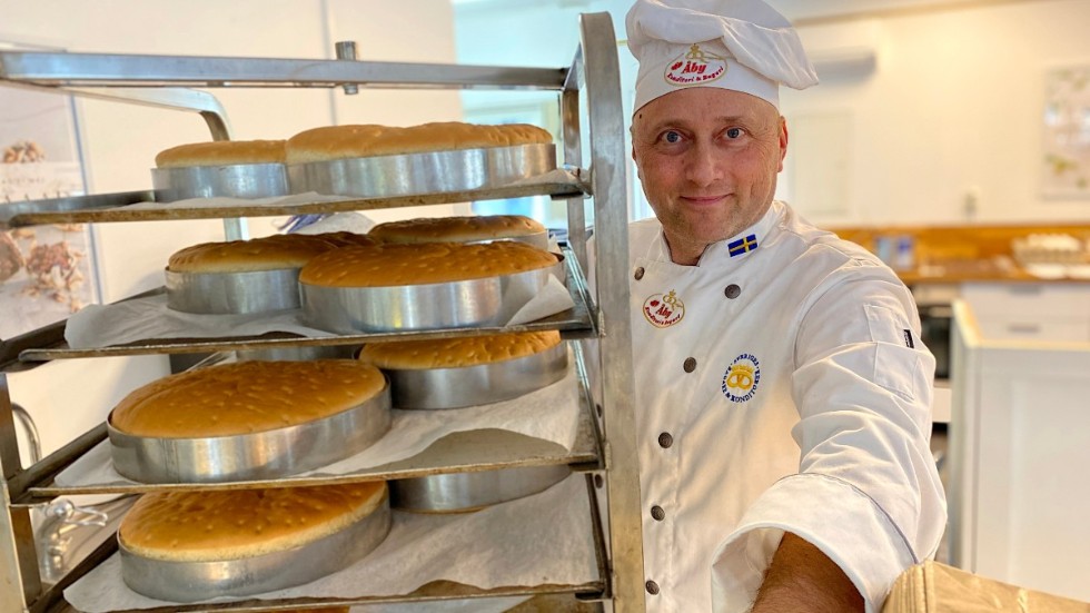Visst påverkar världsläget, men det Ronny Anderzén, vd på Åby konditori och bageri, brinner för är att vara nära och lokal. "Det som våra kunder handlar kommer tillbaka och genererar jobb till bygden", säger han.