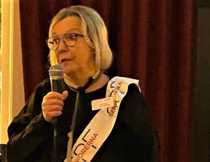 Häggens ordförande Sata Dahlberg hälsade alla välkomna till julbordet. Sedan hördes luciasång ute i korridoren...