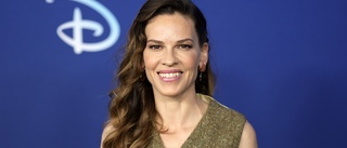 Hilary Swank väntar tvillingar