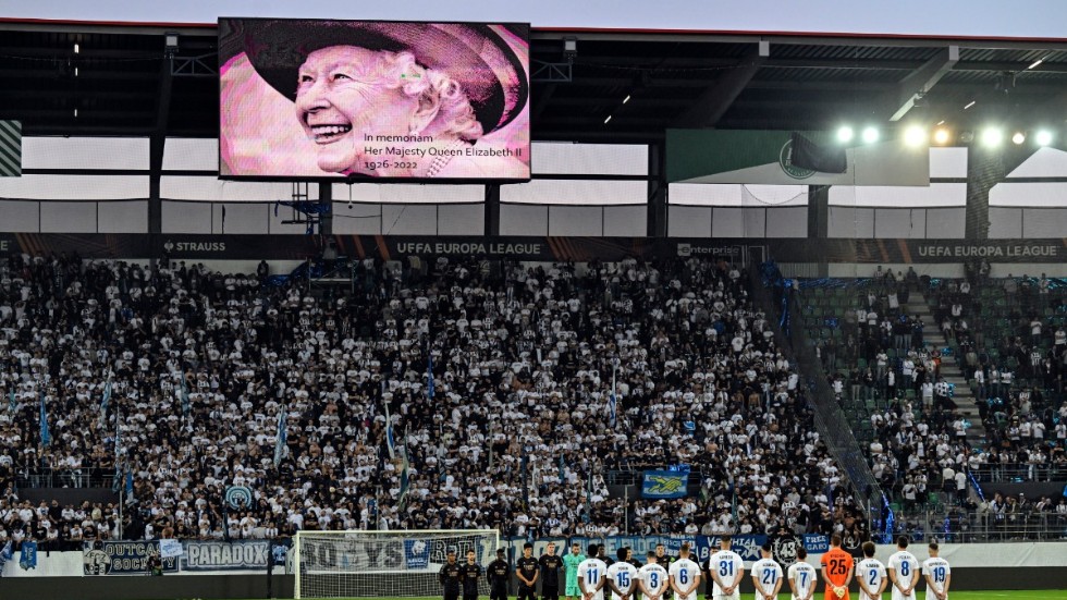 En tyst minut under matchen mellan Zürich och Arsenal.