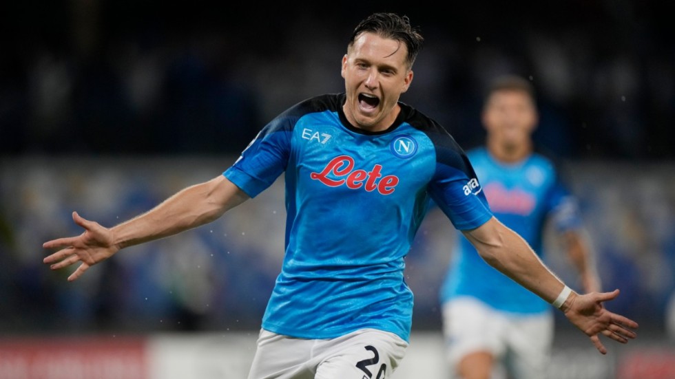 Piotr Zielinski firar sitt mål i Napolis 4–1-seger mot Napoli.