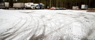 Tjuvar tömde parkerad långtradare