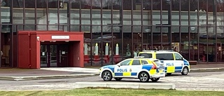 Tumult på gymnasieskola – elev misstänks för olaga hot