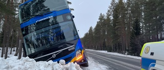 I MORSE: Buss i diket på E4 – tio ombord: ”Det vinglade kraftigt”