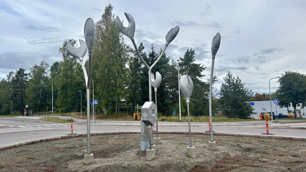 Konstverket "Växtkraft" ska symbolisera att det var industrierna som fick Katrineholm att blomstra. 