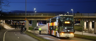 Buss körde in i olycksdrabbad viadukt i Linköping 