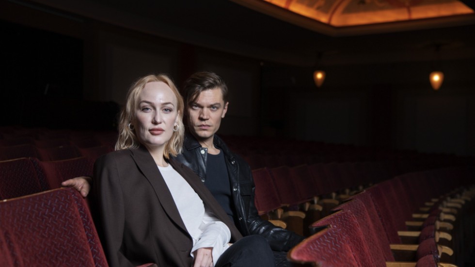 Moonica Mac och Viktor Norén beskriver "Hair" som "mänsklig, relevant och relaterbar".