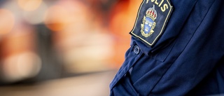 Polisanmälde kvinna som sparkade på dörren